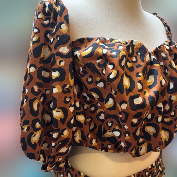 NWOT Express x Lady Gang Leopard Off Shoulder Black Gold Satin-Like Crop Top XL - Picture 3 of 9